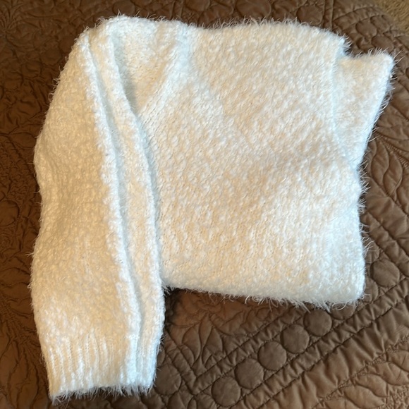 Beautiful Tribal Ivory Sweater - Picture 10 of 11